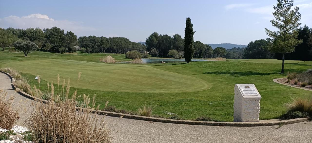 Charmant T2 Climatise Avec Belle Vue , Golf De Pont-Royal Мальмор Экстерьер фото