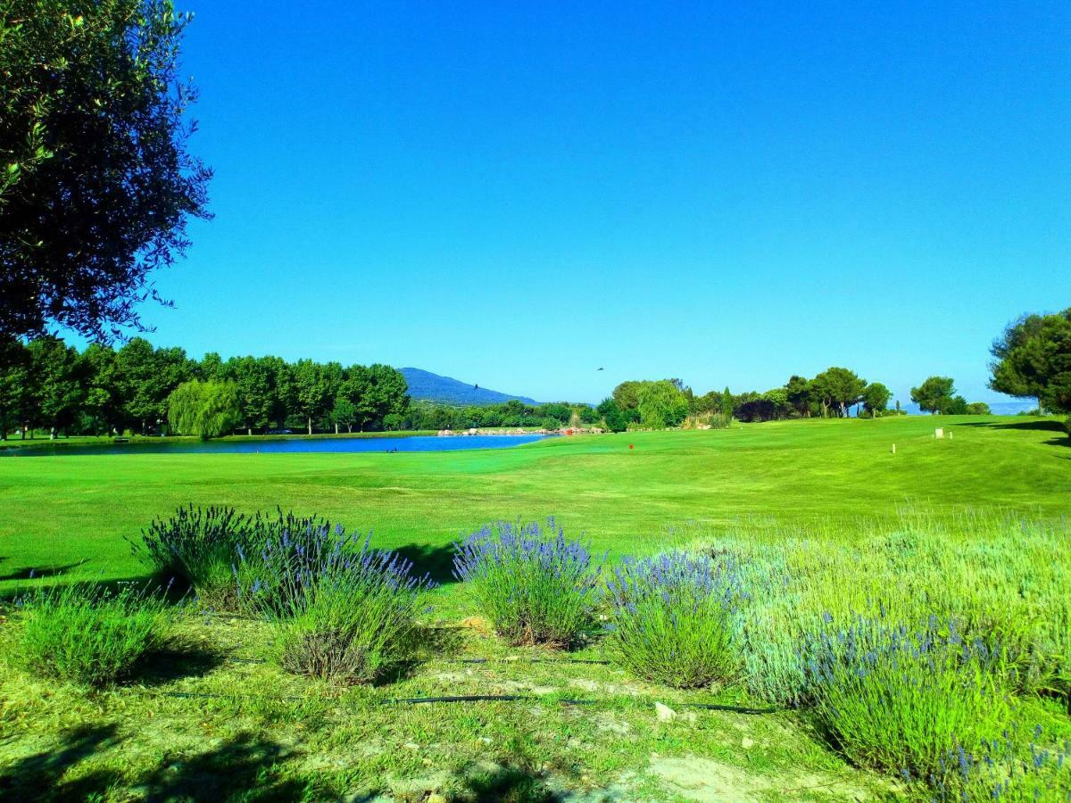 Charmant T2 Climatise Avec Belle Vue , Golf De Pont-Royal Мальмор Экстерьер фото